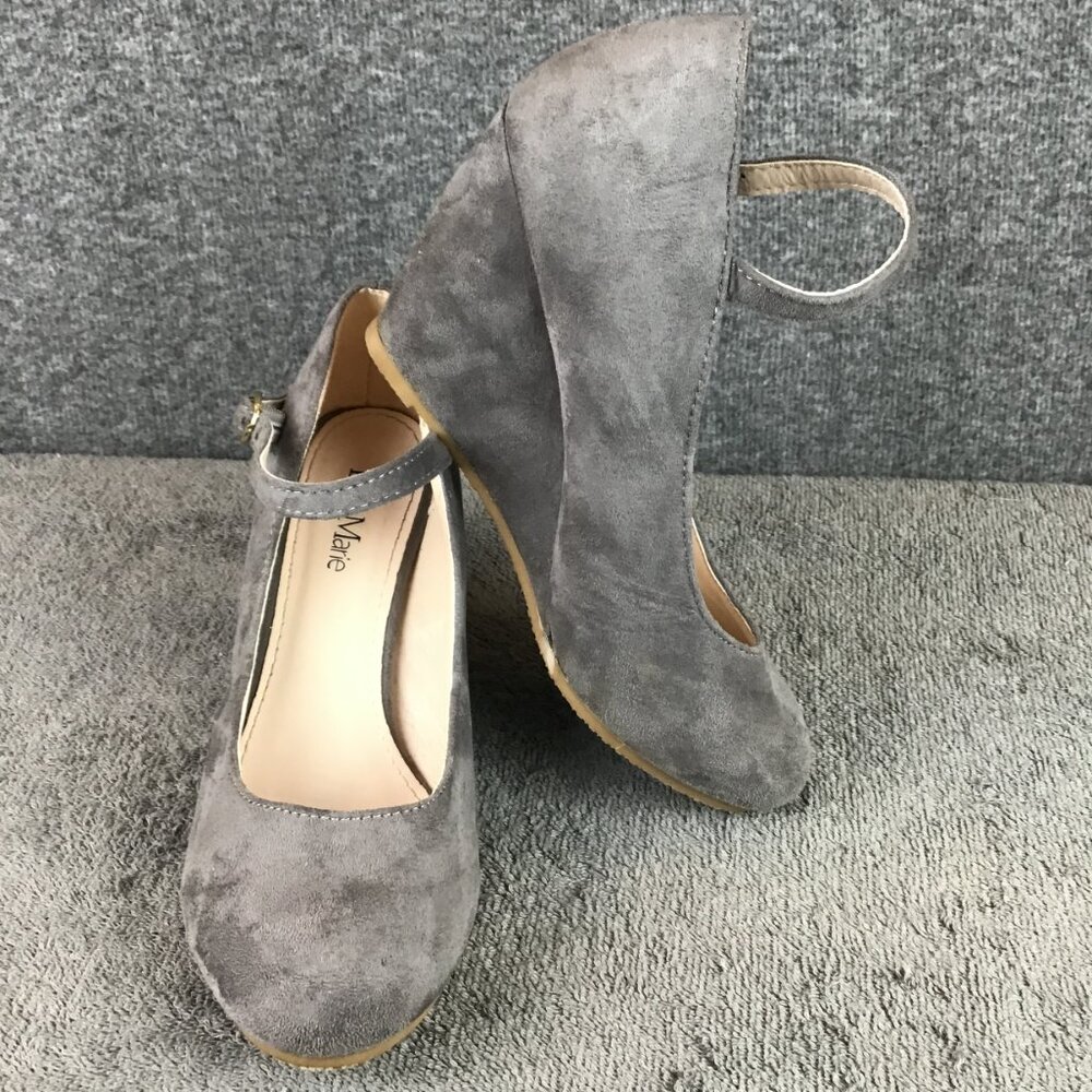 Bella‎ Marie Grey Suede Wedge Sz 7  EUC